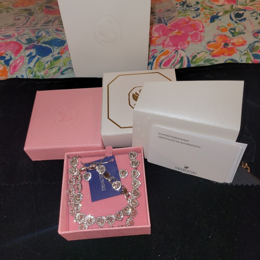 Gorgeous SWAROVSKI 💕 NECKLACE ONLY Plus Free Gift - Picture 6 of 6